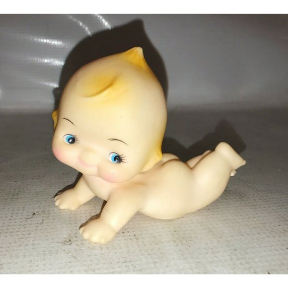 BARE BUTT Cute BABY Crawling w Sweet Face & BLUE EYES Squeaker - Picture 1 of 7